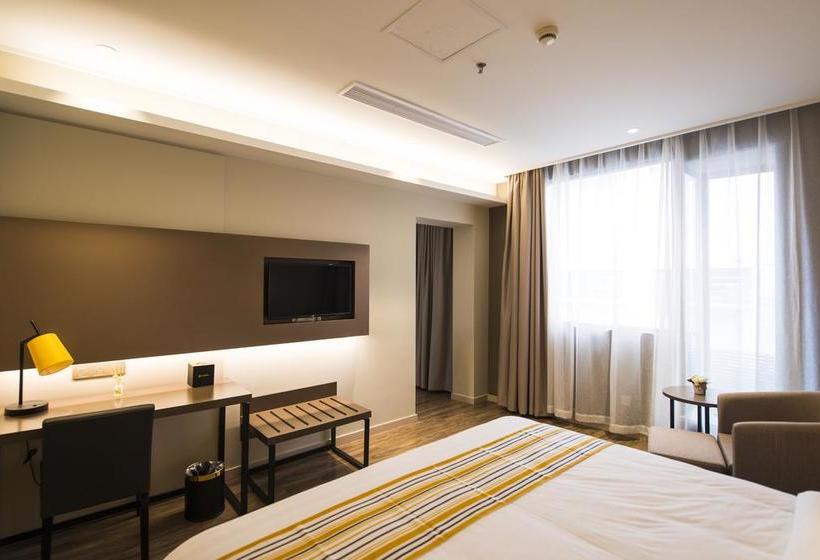 Отель Home Inn Plus Shanghai Huaihai Road Sinan Road