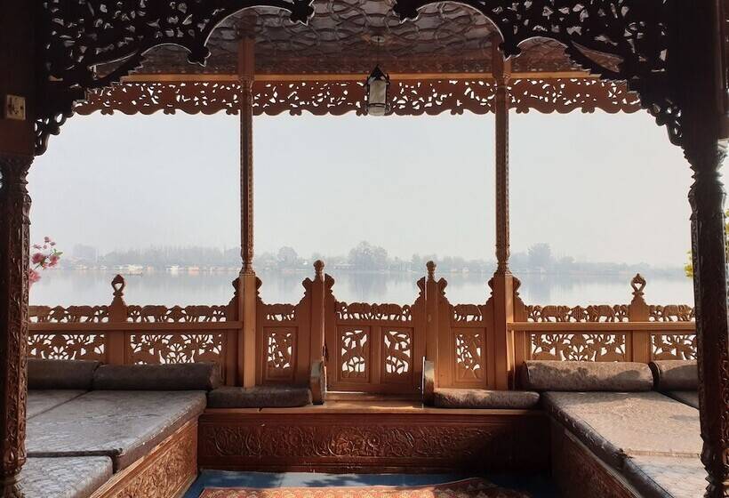 Hotel Zaffer Group Of Houseboats