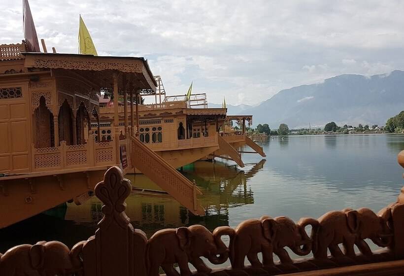 Hotel Zaffer Group Of Houseboats