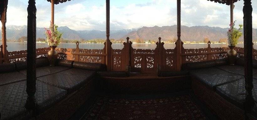 Hotel Zaffer Group Of Houseboats