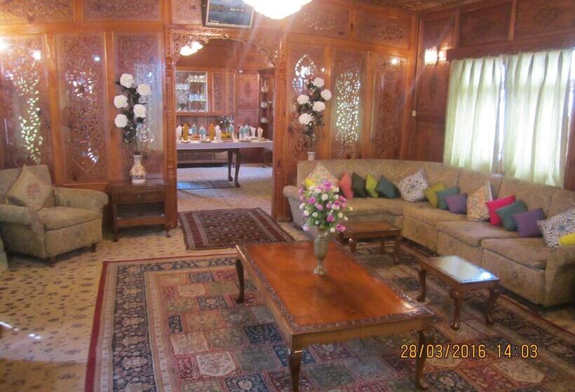 Hotel Zaffer Group Of Houseboats