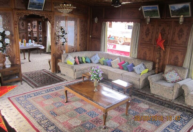 Hotel Zaffer Group Of Houseboats