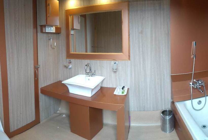 Hotel Zaffer Group Of Houseboats