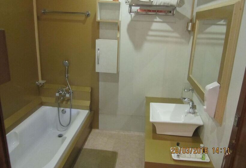 Hotel Zaffer Group Of Houseboats