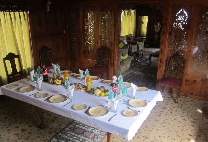 Hotel Zaffer Group Of Houseboats