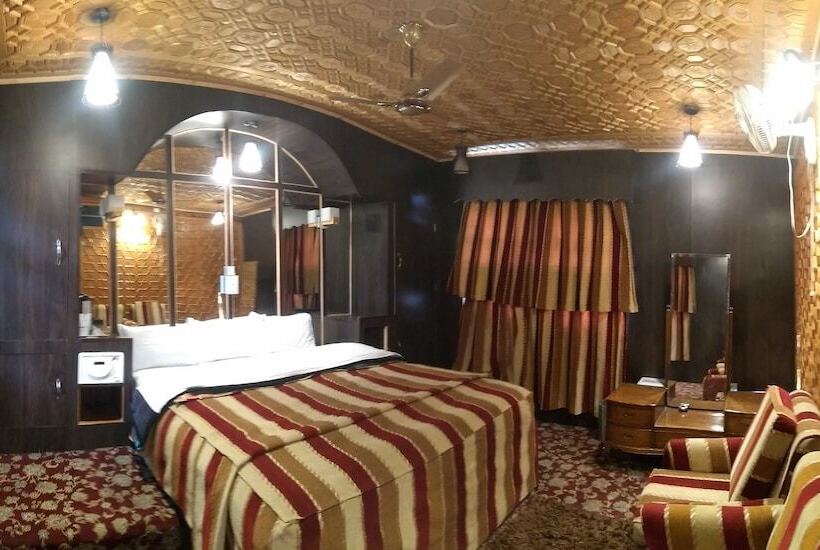 فندق Zaffer Group Of Houseboats