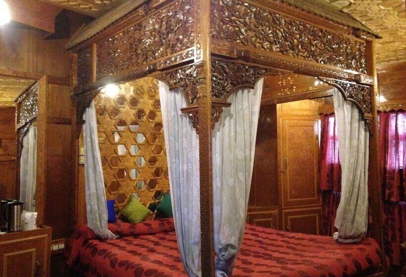 Hotel Zaffer Group Of Houseboats