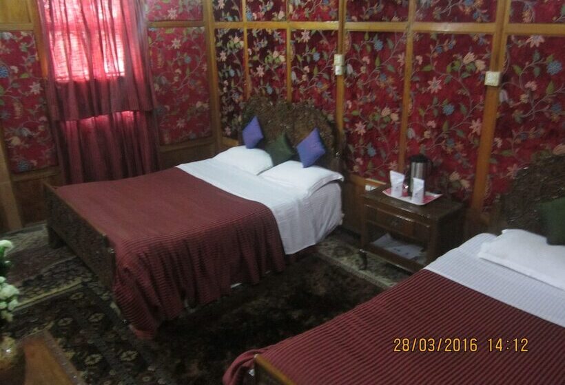 Hotel Zaffer Group Of Houseboats