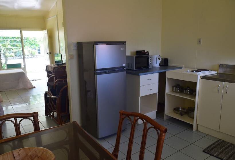 هتل Kiikii Inn & Suites