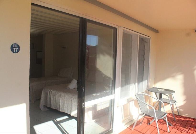 هتل Kiikii Inn & Suites