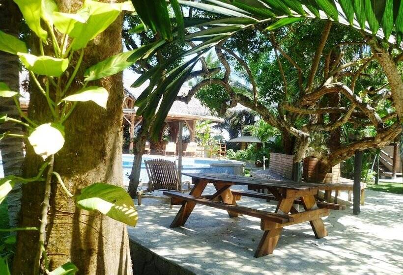 هتل La Barquita Beach Hostel