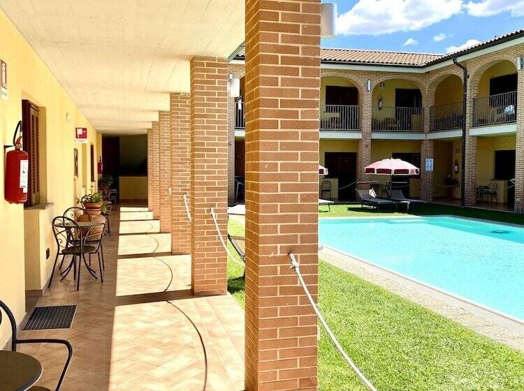 هتل Ristorante Le Querciolaie Dei Ricci