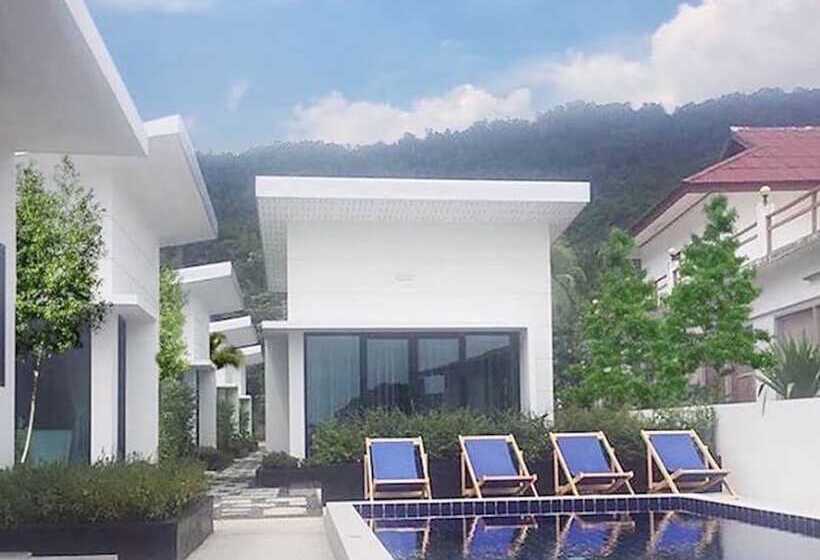 Отель Limelight Village