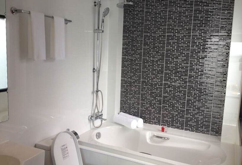 Отель Limelight Village