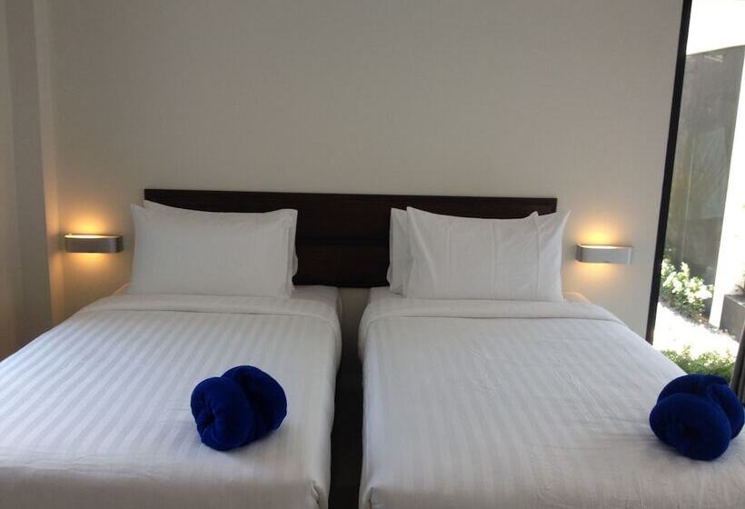 Отель Limelight Village