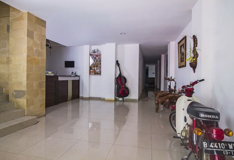 Отель Reddoorz Near Cilandak Town Square