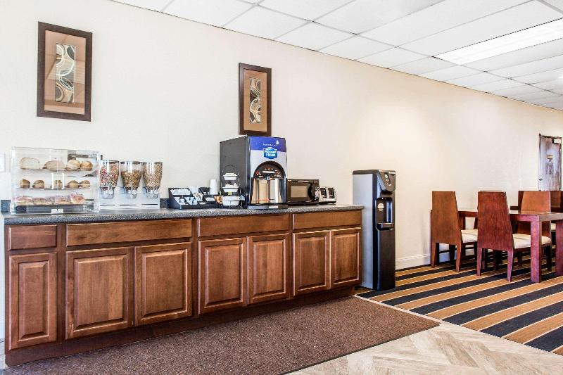 ホテル Super 8 By Wyndham Rocky Mount I 95 Exit 145