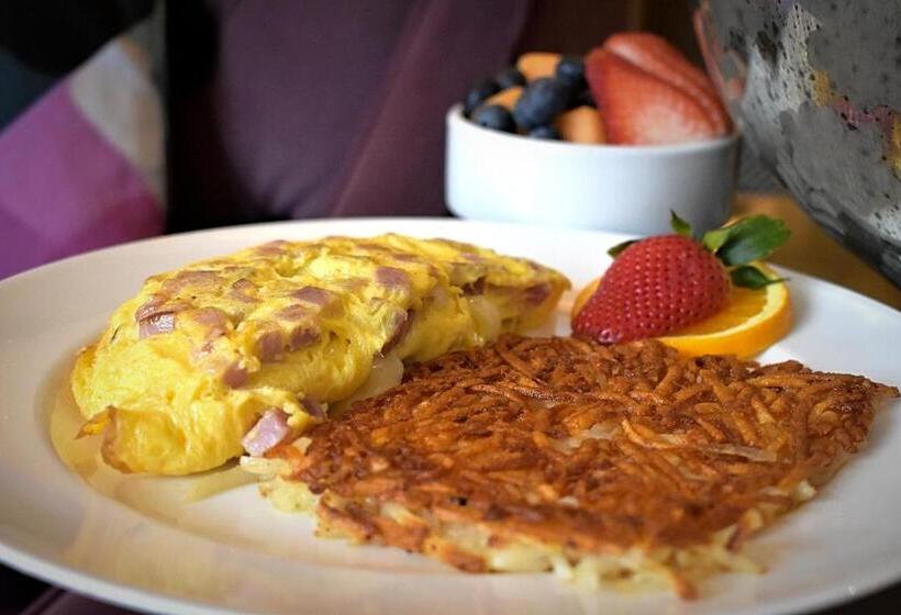 هتل The Current Iowa, Autograph Collection