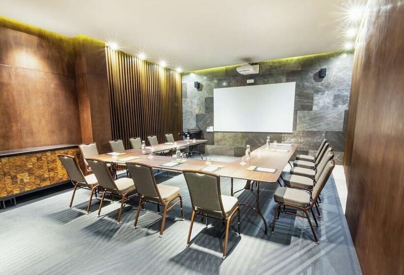 The Fives Downtown Hotel & Residences, Curio Collection by Hilton