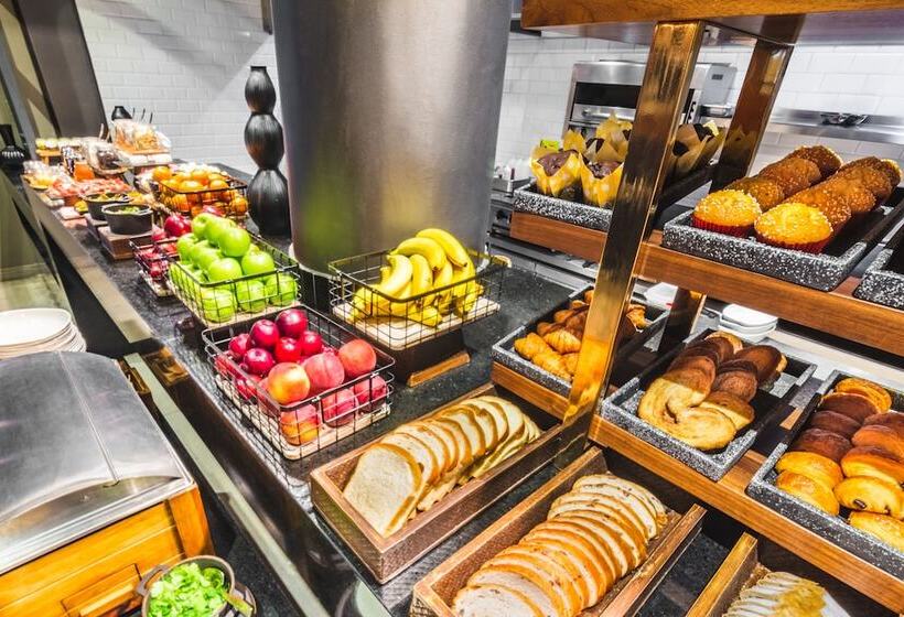 The Fives Downtown Hotel & Residences, Curio Collection by Hilton