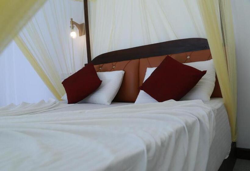 Отель The Grand Yala