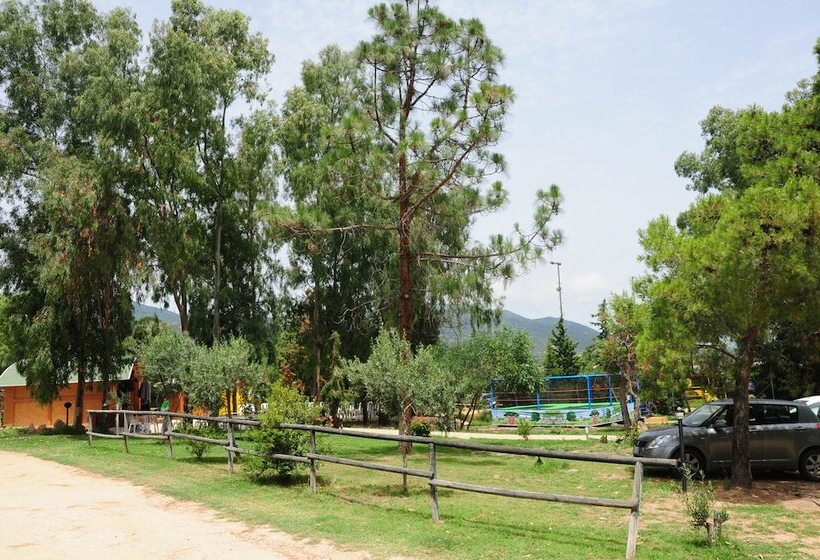 בית מלון כפרי Villaggio Camping Torre Salinas