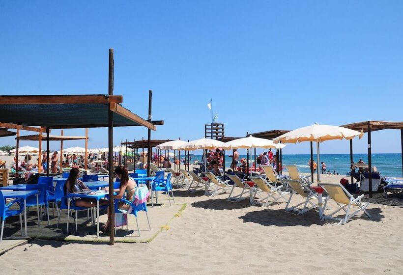 בית מלון כפרי Villaggio Camping Torre Salinas