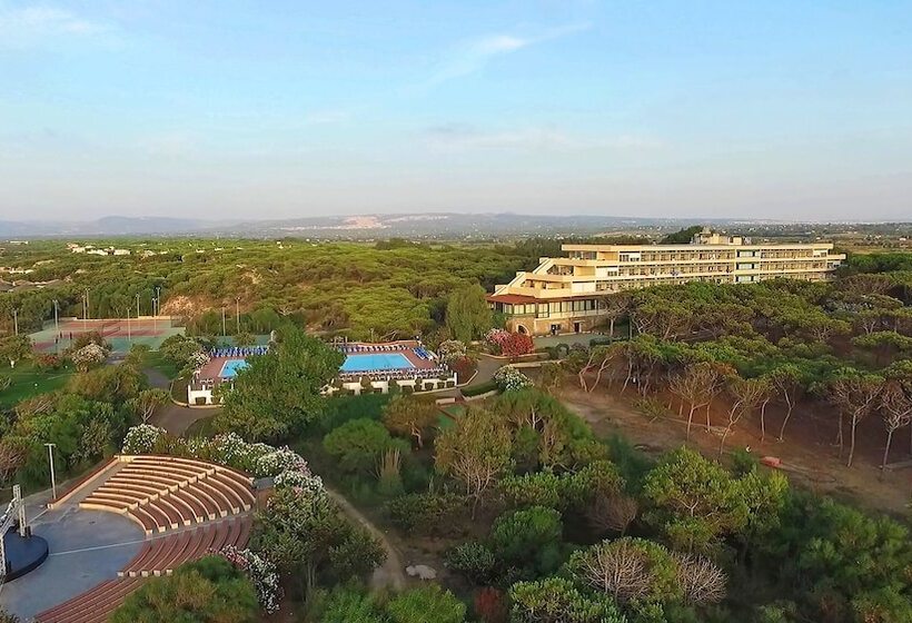 Отель Villaggio Dei Pini