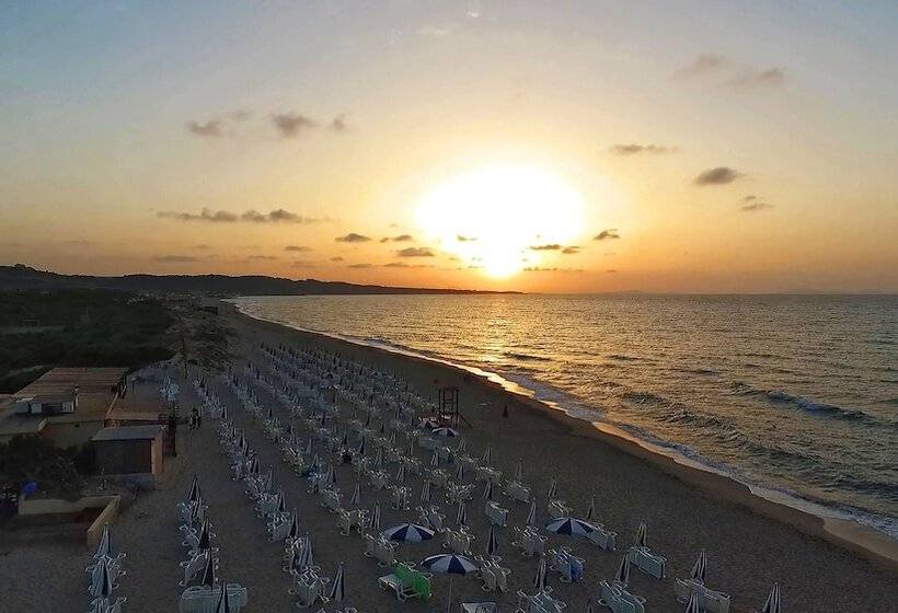 Отель Villaggio Dei Pini