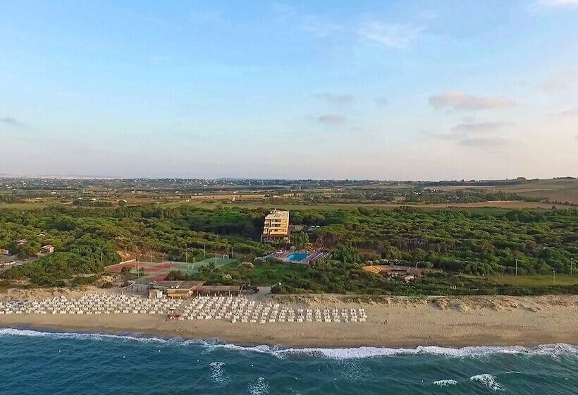 Отель Villaggio Dei Pini
