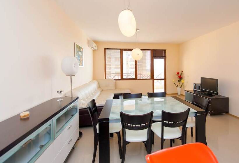 Lighthouse Apartments & Villas