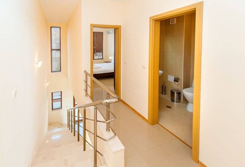 Lighthouse Apartments & Villas