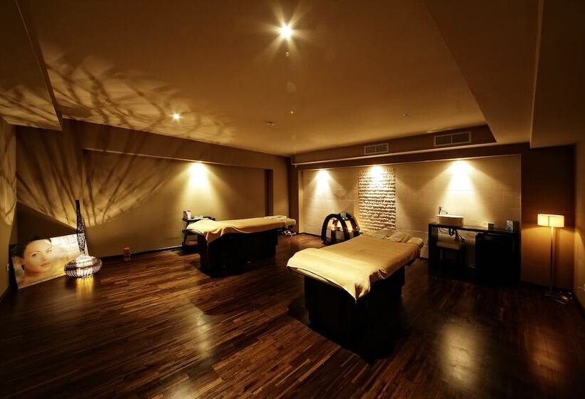 Lighthouse Apartments & Villas