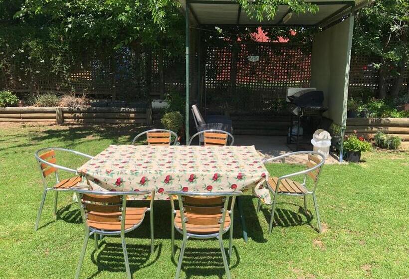 מוטל Elms Motor Inn