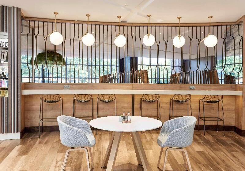 Novotel London Heathrow Airport T1 T2 And T3