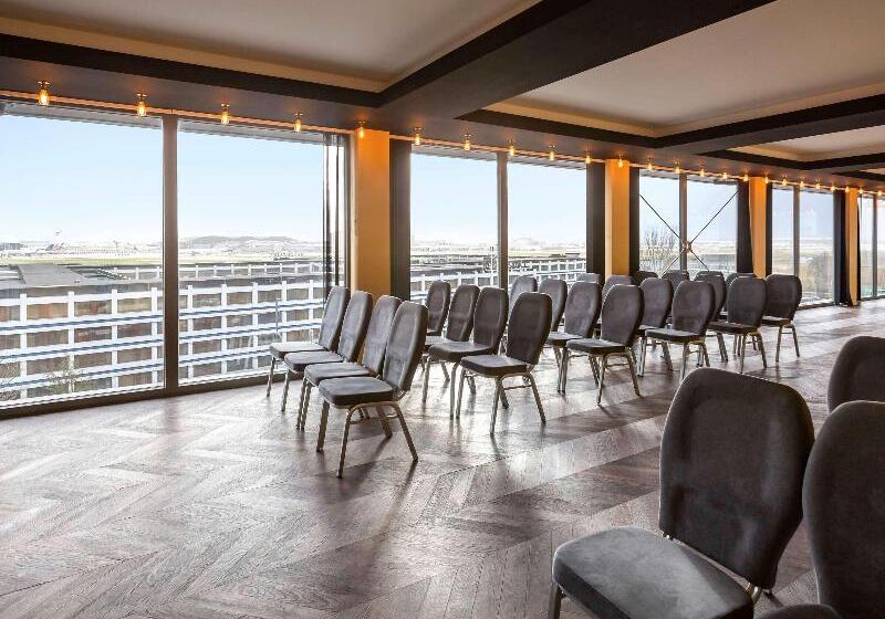 Novotel London Heathrow Airport T1 T2 And T3