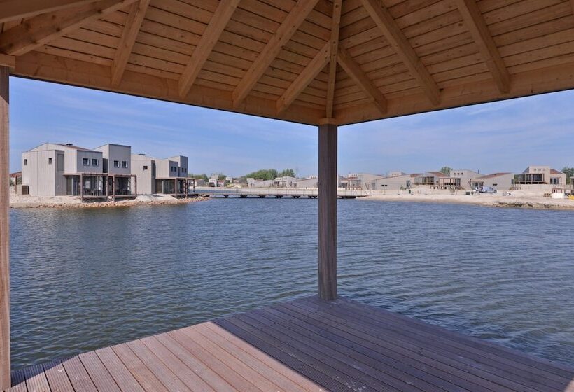 Oasis Punt West Hotel & Beach Resort