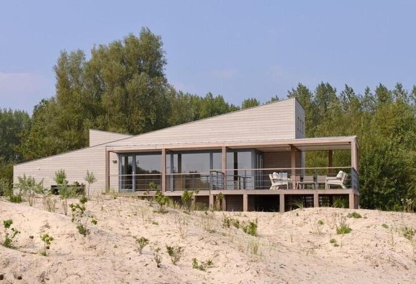 Oasis Punt West Hotel & Beach Resort