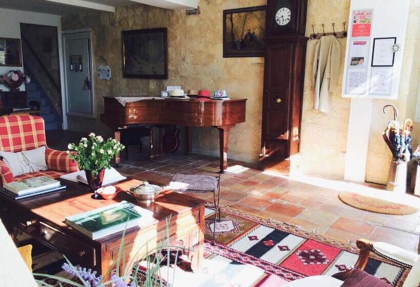 پانسیون La Maison Colline