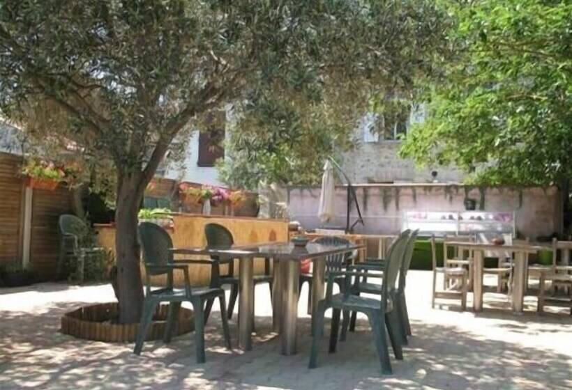 פנסיון La Maison De Verotte