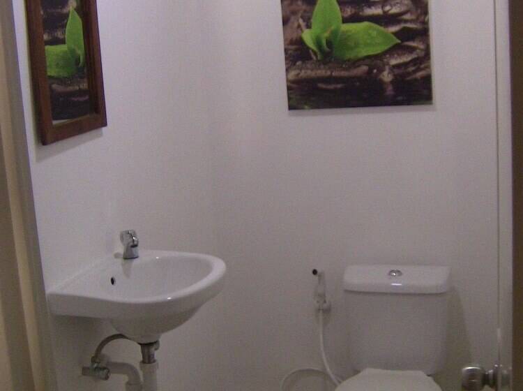 پانسیون Roger S Place Gay Guesthouse   Caters To Gay Men