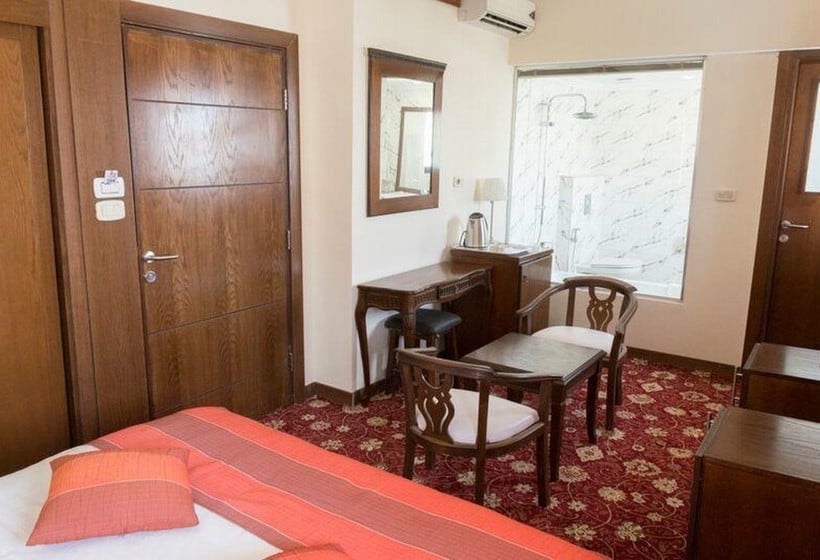 هتل Petra By Night