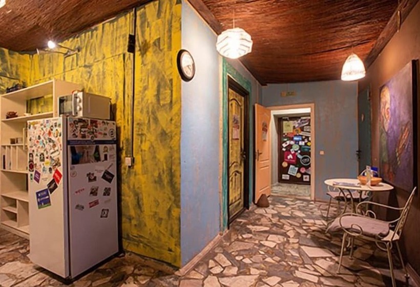 Riverside & China Town Hostel