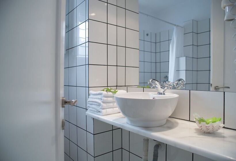 Skiathos Holidays Suites & Villas