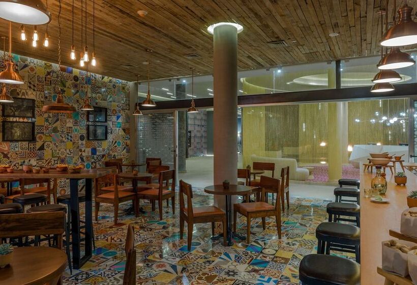 The Fives Downtown Hotel & Residences, Curio Collection by Hilton