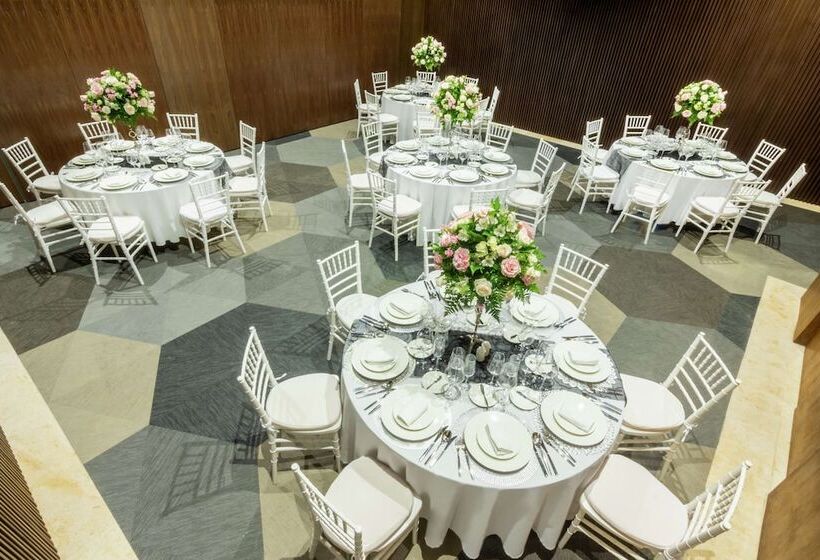 The Fives Downtown Hotel & Residences, Curio Collection by Hilton