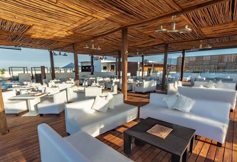 The Fives Downtown Hotel & Residences, Curio Collection by Hilton