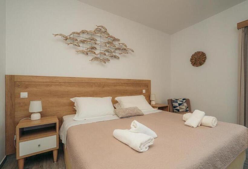 مبيت وإفطار Rooms & Apartments Archontou