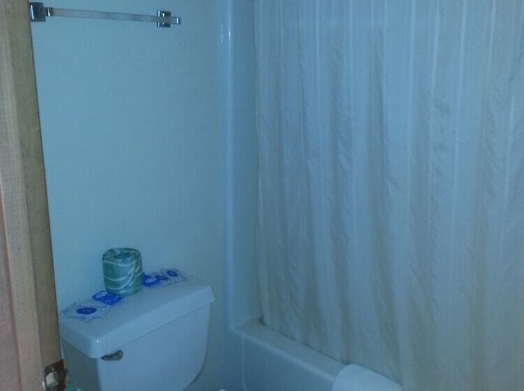 호텔 Holiday Pines Inn And Suites