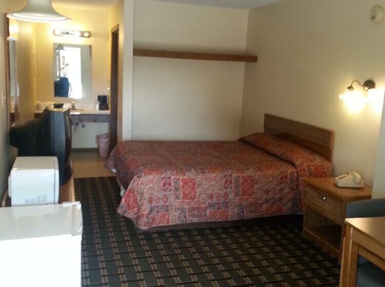 호텔 Holiday Pines Inn And Suites